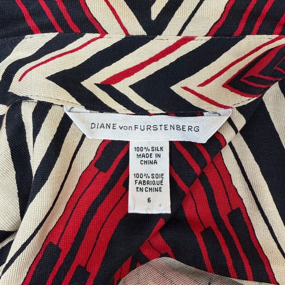 Vtg Y2K Diane von Furstenberg Silk Utility Wrap Dress Chevron Geometric Red 8 - Picture 6 of 8